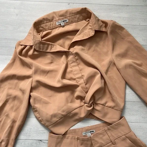 Fashion Nova 2 Piece Set Crop Blush Blouse and High Waist Shorts XS - Picture 5 of 8